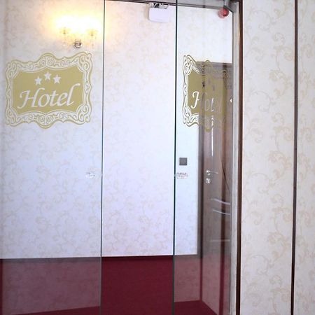 רומאן Hotel Onix מראה חיצוני תמונה