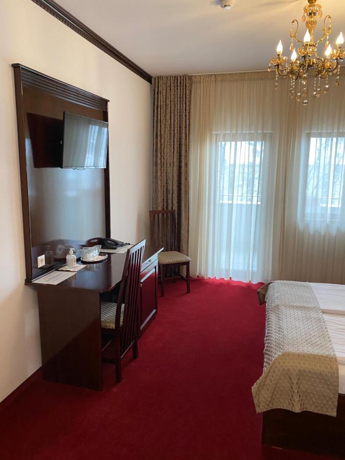 רומאן Hotel Onix מראה חיצוני תמונה