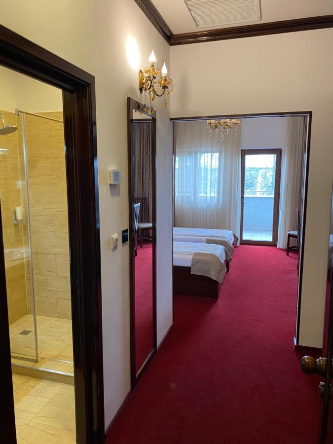 רומאן Hotel Onix מראה חיצוני תמונה
