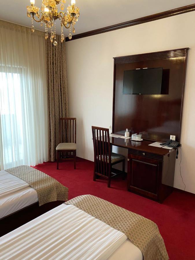 רומאן Hotel Onix מראה חיצוני תמונה