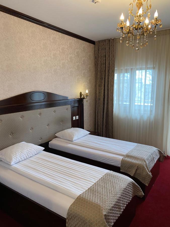 רומאן Hotel Onix מראה חיצוני תמונה