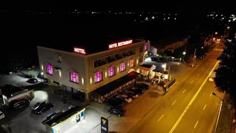 רומאן Hotel Onix מראה חיצוני תמונה