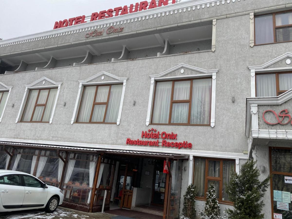 רומאן Hotel Onix מראה חיצוני תמונה