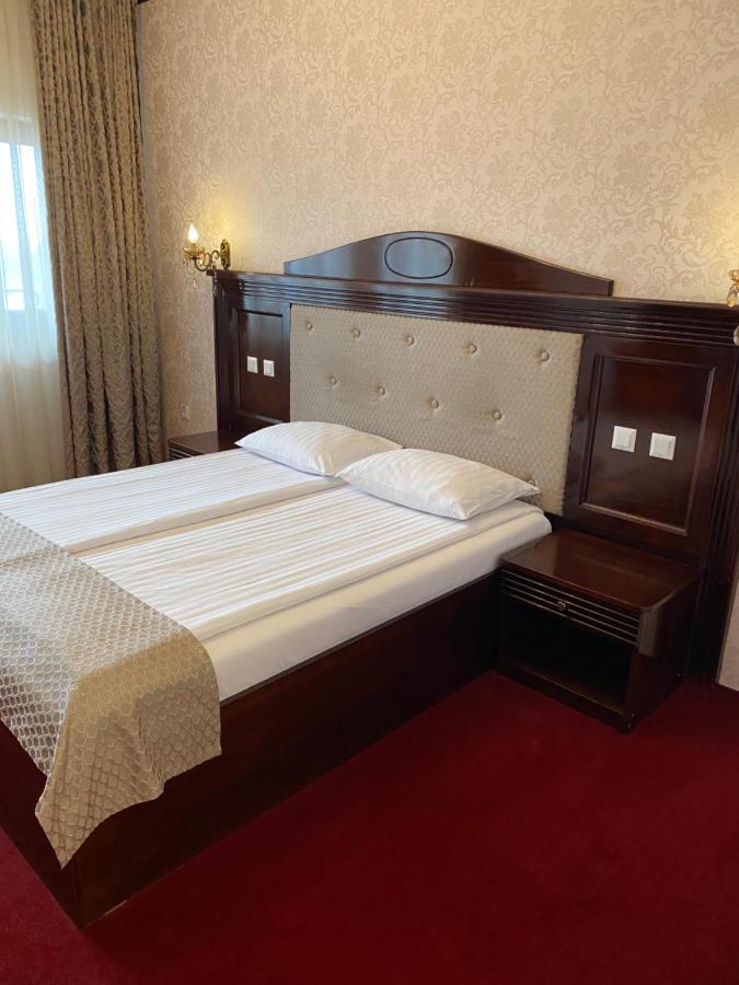 רומאן Hotel Onix מראה חיצוני תמונה