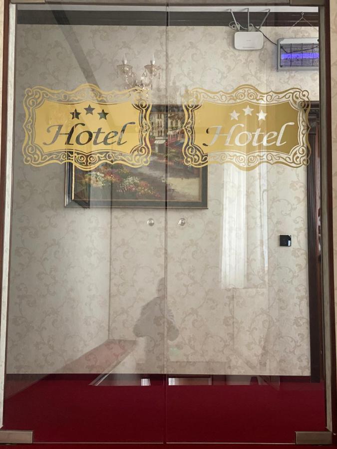רומאן Hotel Onix מראה חיצוני תמונה